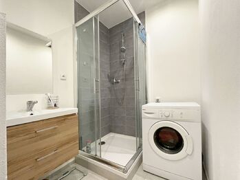 koupelna s wc - Pronájem bytu 2+1 v osobním vlastnictví 50 m², České Budějovice