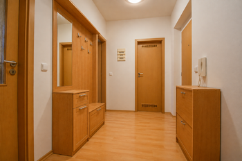 Chodba - Pronájem bytu 2+kk v osobním vlastnictví 70 m², Hradec Králové