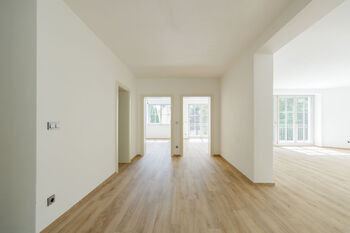 Prodej bytu 5+1 v osobním vlastnictví 191 m², Praha 10 - Záběhlice