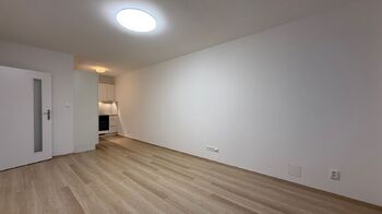Obývací pokoj s jídelnou - Pronájem bytu 2+kk v osobním vlastnictví 44 m², Praha 9 - Horní Počernice