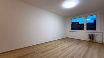 Obývací pokoj s jídelnou - Pronájem bytu 2+kk v osobním vlastnictví 44 m², Praha 9 - Horní Počernice