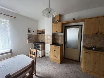 kuchyně - Prodej domu 85 m², Hluboké Mašůvky