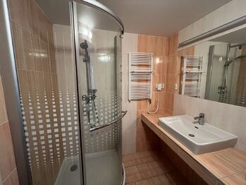 koupelna - Prodej domu 85 m², Hluboké Mašůvky