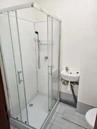 MULTIFUNKČNÍ NEBYTOVÝ PROSTOR - Prodej obchodních prostor, Praha 3 - Žižkov