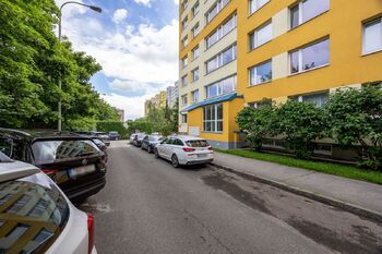 Pohled na dům - Pronájem bytu 2+kk v družstevním vlastnictví 43 m², Praha 4 - Chodov