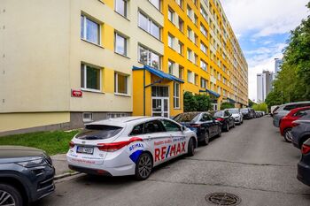 Pohled na dům - Pronájem bytu 2+kk v družstevním vlastnictví 43 m², Praha 4 - Chodov