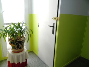 Komora na chodbě domu - Prodej bytu 2+1 v osobním vlastnictví 64 m², Cheb