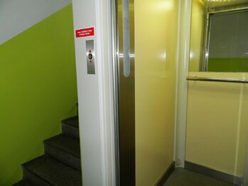 Moderní výtah. - Prodej bytu 2+1 v osobním vlastnictví 64 m², Cheb
