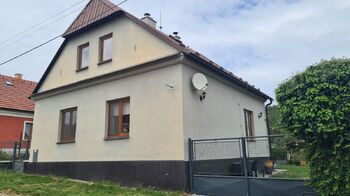 Celkový pohled na dům, který je rekonstruovaný o dispozici 4+kk - Prodej domu 110 m², Bohostice