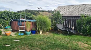 Zahrada domu je dostatečně veliká s překrásným výhledem na okolní lesy - Prodej domu 110 m², Bohostice