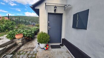 Vstupní dveře do domu jsou bezpečnostní  - Prodej domu 110 m², Bohostice