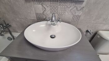 Koupelna v patře, která patří separé k ložnici - Prodej domu 110 m², Bohostice
