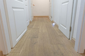 Podlahy domu jsou z dubového dřeva - Prodej domu 110 m², Bohostice
