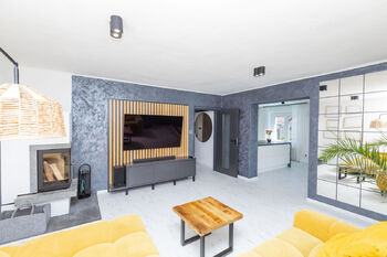 Obývací pokoj - Prodej domu 170 m², Račiněves