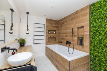 Spodní koupelna - Prodej domu 170 m², Račiněves