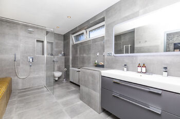 Koupelna v patře - Prodej domu 170 m², Račiněves
