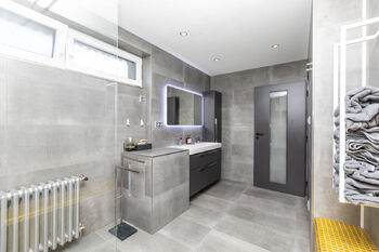Koupelna v patře - Prodej domu 170 m², Račiněves
