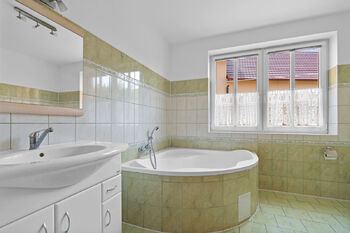 Prodej zemědělského objektu 1050 m², Slatina