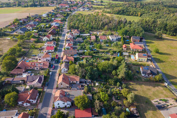 Letecký snímek okolí - Prodej domu 56 m², Krakovany