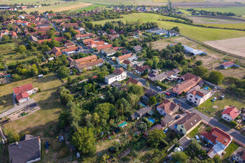 Letecký snímek okolí - Prodej domu 56 m², Krakovany
