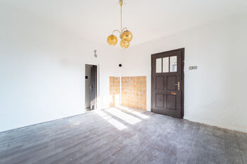 Interiér domu - Prodej domu 56 m², Krakovany