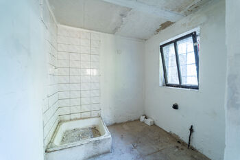 Interiér domu - Prodej domu 56 m², Krakovany