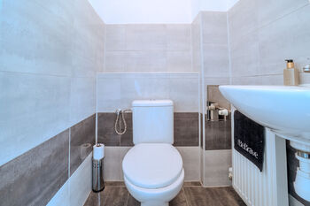 toaleta 1. NP - Prodej domu 131 m², Šenov