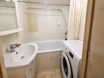 Koupelna - Pronájem bytu 2+1 v osobním vlastnictví 57 m², Praha 10 - Záběhlice
