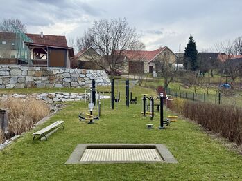 v dochází vzdálenosti je workout hřiště - Prodej bytu 4+kk v osobním vlastnictví 96 m², Hůry