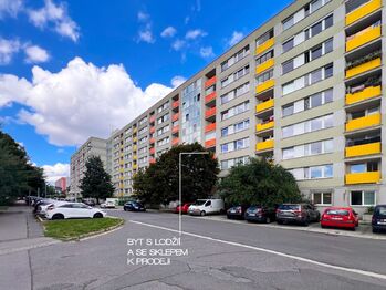 Dům je zateplený, ve velmi dobrém technickém stavu, aktuálně proběhla oprava a zateplení střechy.  - Prodej bytu 3+kk v osobním vlastnictví 60 m², Praha 4 - Chodov