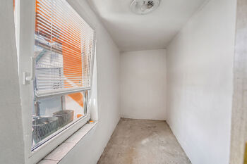 Sklad/šatna - Prodej domu 222 m², Kly