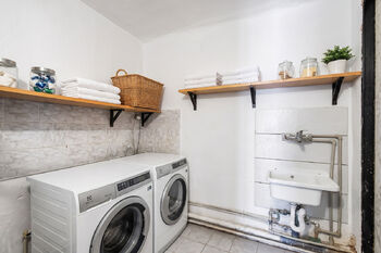 Prádelna - Prodej domu 222 m², Kly