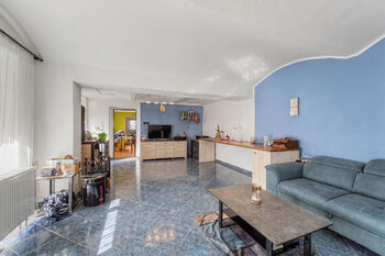 Obývací pokoj - Prodej domu 222 m², Kly