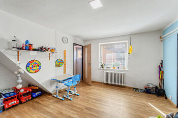 Dětský pokoj - Prodej domu 222 m², Kly