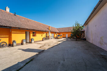 Dvůr - Prodej domu 222 m², Kly