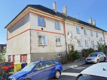 pohled z ulice - Prodej bytu 2+1 v osobním vlastnictví 56 m², Čáslav 