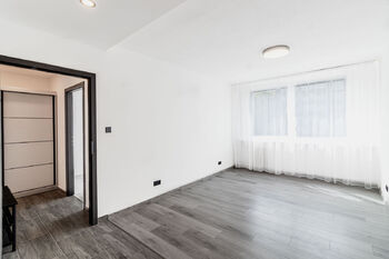 Obývací pokoj - Pronájem bytu 2+kk v osobním vlastnictví 43 m², Praha 5 - Stodůlky