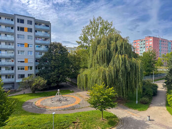 Výhled z okna - Pronájem bytu 2+kk v osobním vlastnictví 43 m², Praha 5 - Stodůlky