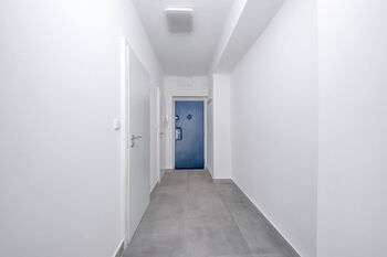Vstupní předsíň bytu - Pronájem bytu 2+kk v osobním vlastnictví 54 m², Praha 4 - Podolí