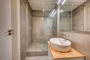 Detail koupelny - Pronájem bytu 2+kk v osobním vlastnictví 54 m², Praha 4 - Podolí