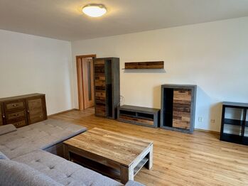 Světlý byt - Pronájem bytu 2+1 v osobním vlastnictví 66 m², Nupaky