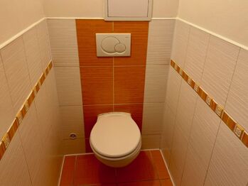 Samostatné WC - Pronájem bytu 2+1 v osobním vlastnictví 66 m², Nupaky