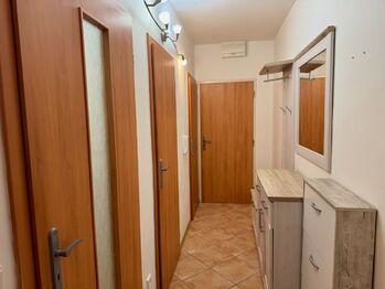 Chodba - Pronájem bytu 2+1 v osobním vlastnictví 66 m², Nupaky