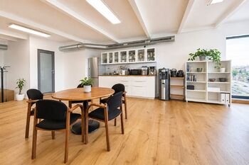 Ateliér - Pronájem kancelářských prostor 276 m², Praha 5 - Smíchov