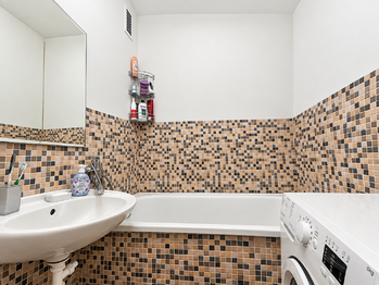 Koupelna - Prodej bytu 2+1 v osobním vlastnictví 47 m², Podbořany