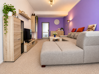 Obývací pokoj - Prodej bytu 2+1 v osobním vlastnictví 47 m², Podbořany