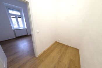 Prostor 4,35 m² - Pronájem bytu 2+kk v osobním vlastnictví 35 m², Praha 8 - Libeň