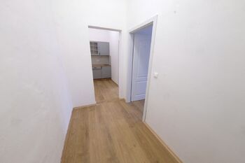 Prostor 4,35 m² - Pronájem bytu 2+kk v osobním vlastnictví 35 m², Praha 8 - Libeň