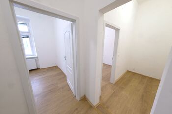 pohled od KK -  2,72 m² - Pronájem bytu 2+kk v osobním vlastnictví 35 m², Praha 8 - Libeň