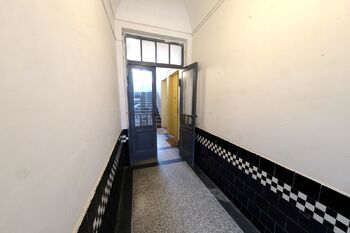 vstupní hala  - Pronájem bytu 2+kk v osobním vlastnictví 35 m², Praha 8 - Libeň